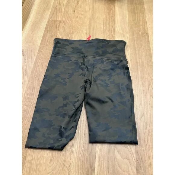 Camo Faux Leather SPANX - Picture 1 of 3